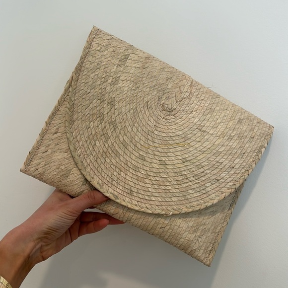 Accessories - PALM LEAF CLUTCH.